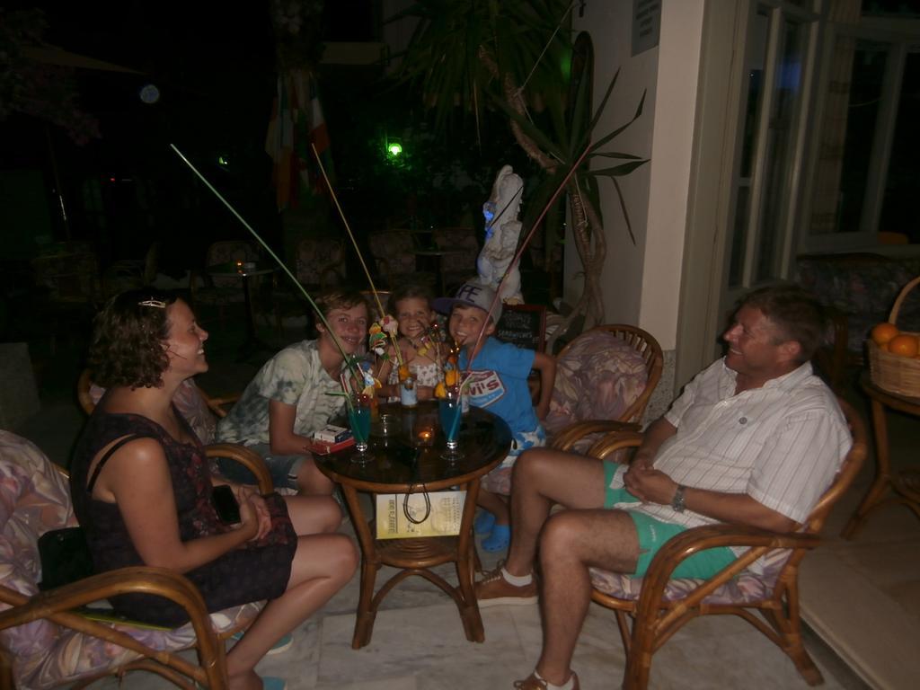 Harry'S Bar & Apartments 1 Acharavi  Ngoại thất bức ảnh