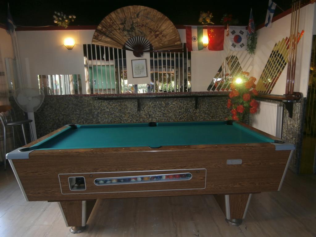 Harry'S Bar & Apartments 1 Acharavi  Ngoại thất bức ảnh