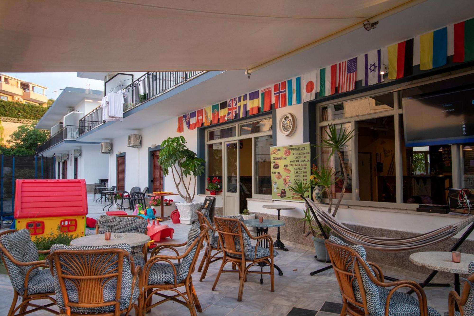 Harry'S Bar & Apartments 1 Acharavi  Ngoại thất bức ảnh