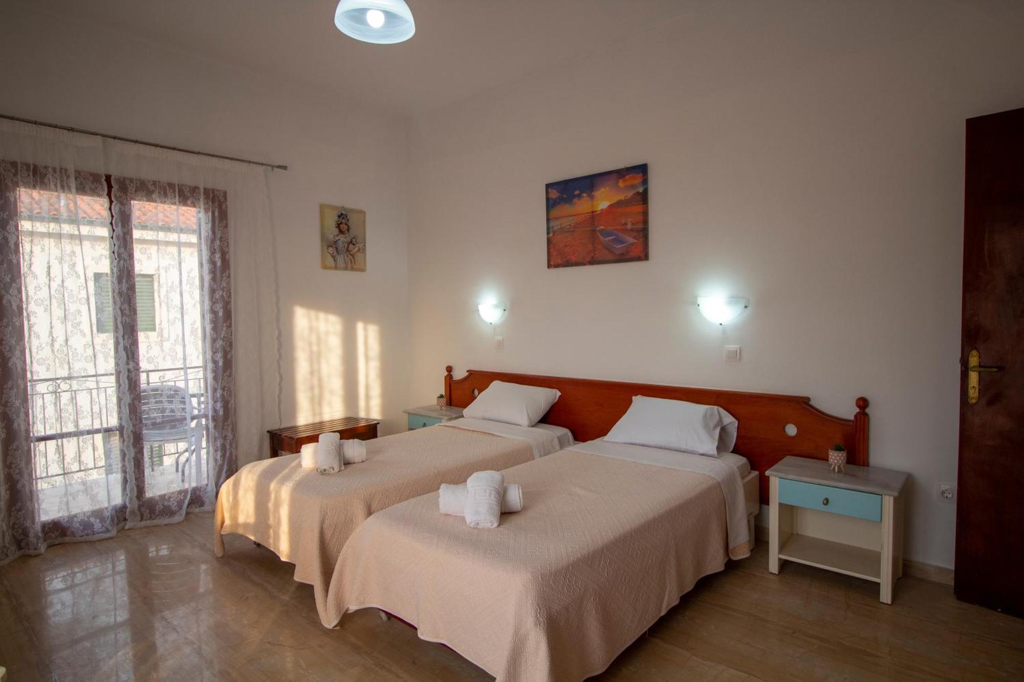 Harry'S Bar & Apartments 1 Acharavi  Ngoại thất bức ảnh