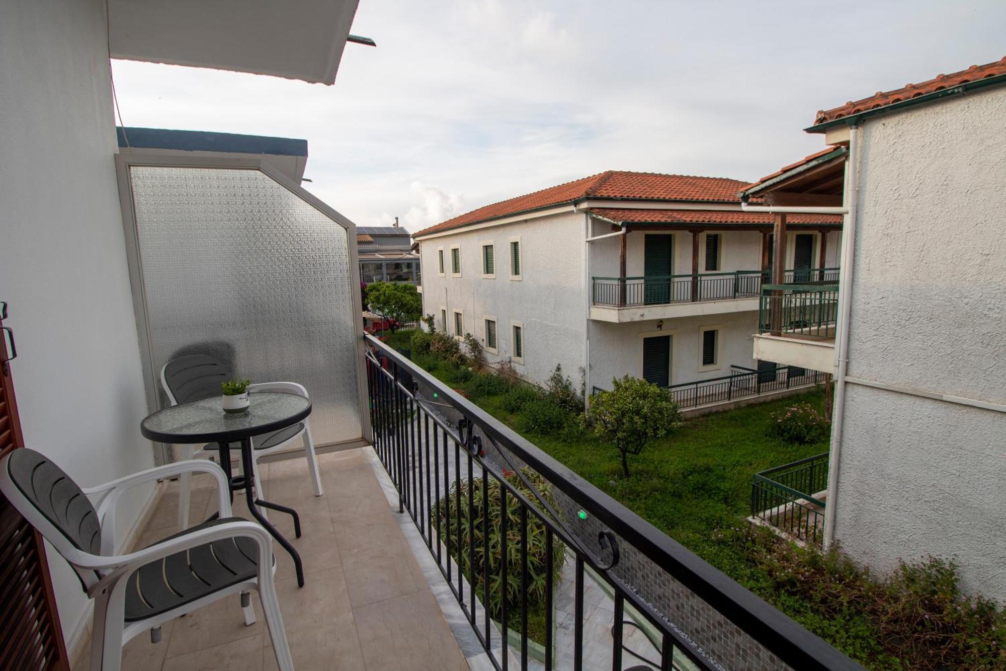 Harry'S Bar & Apartments 1 Acharavi  Ngoại thất bức ảnh