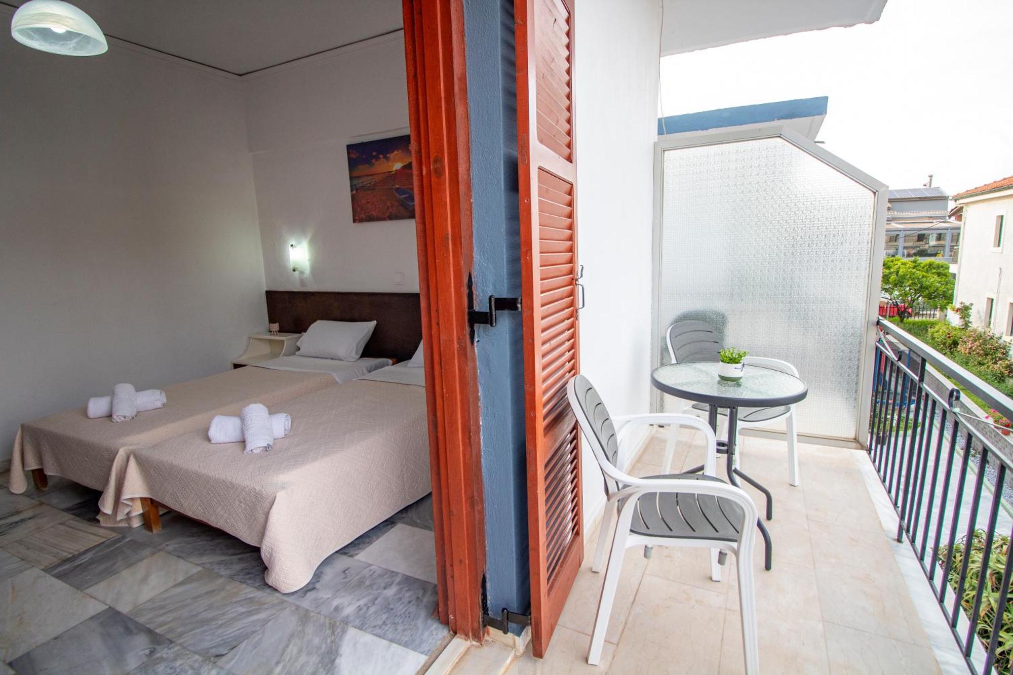 Harry'S Bar & Apartments 1 Acharavi  Ngoại thất bức ảnh