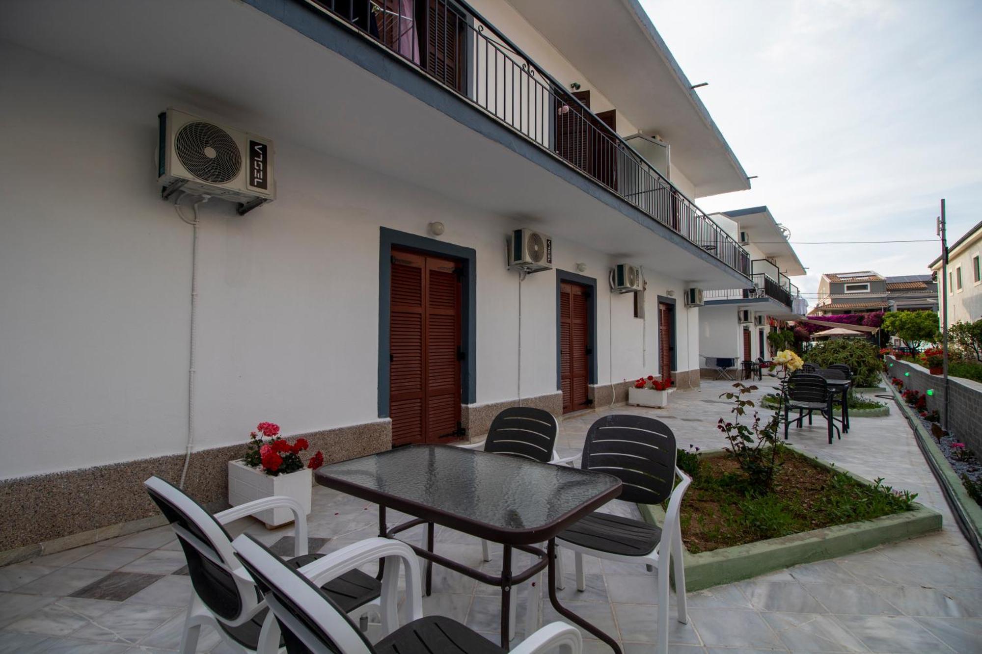 Harry'S Bar & Apartments 1 Acharavi  Ngoại thất bức ảnh