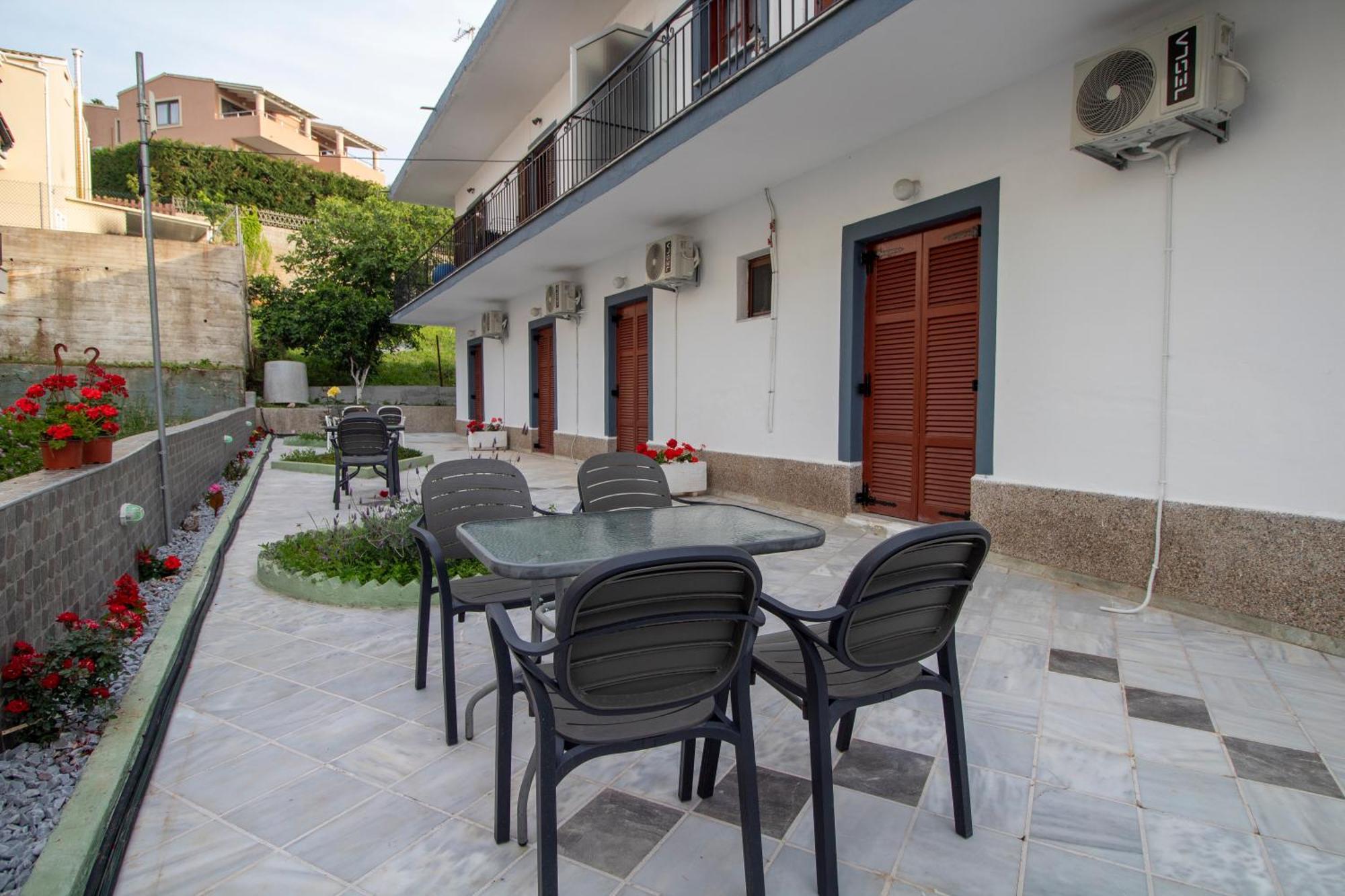 Harry'S Bar & Apartments 1 Acharavi  Ngoại thất bức ảnh
