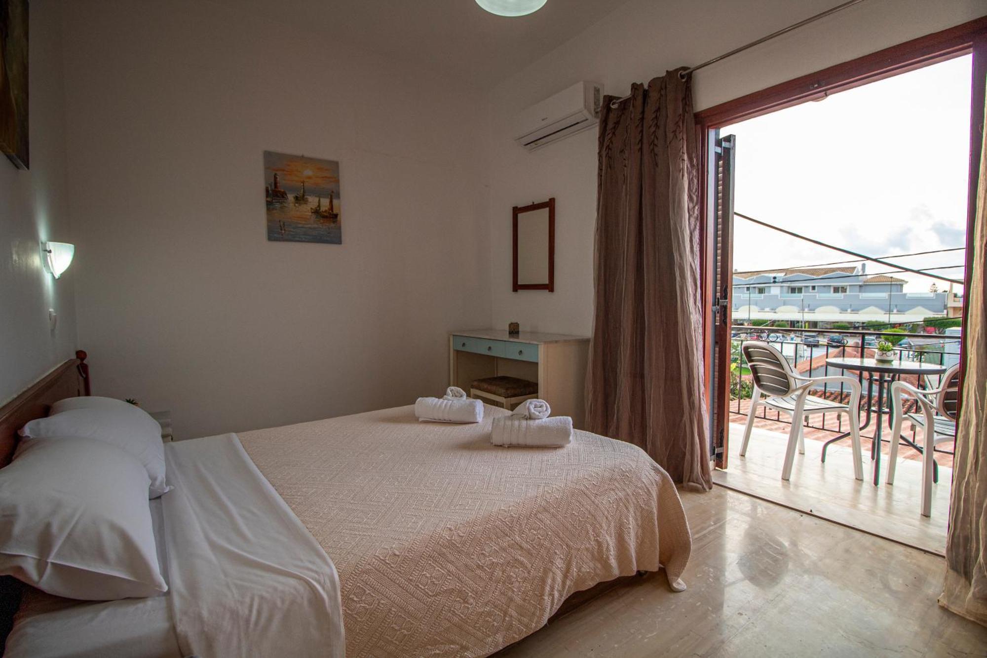 Harry'S Bar & Apartments 1 Acharavi  Ngoại thất bức ảnh