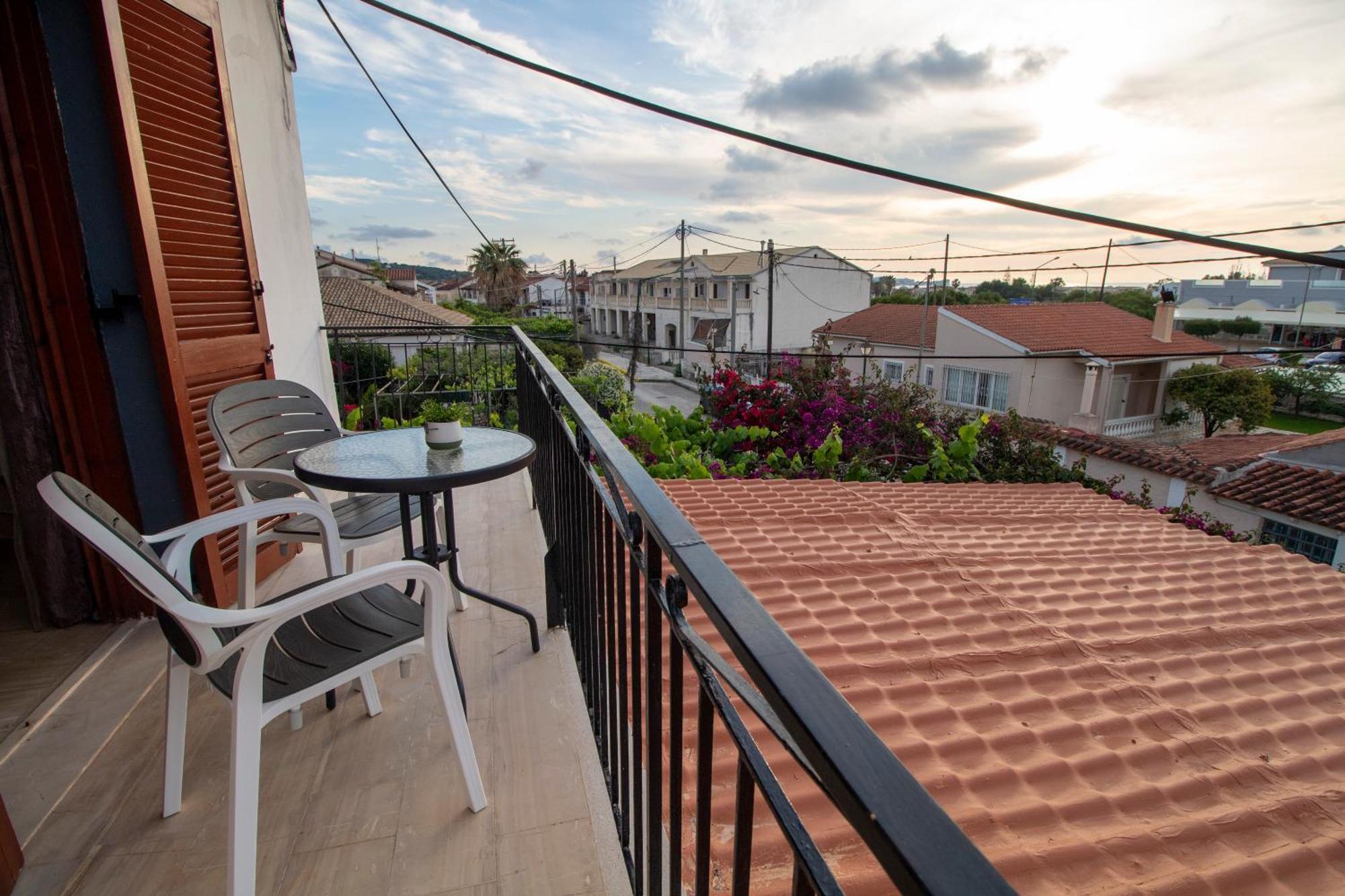 Harry'S Bar & Apartments 1 Acharavi  Ngoại thất bức ảnh