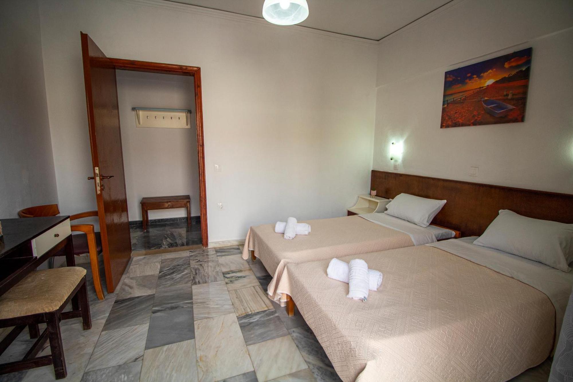 Harry'S Bar & Apartments 1 Acharavi  Ngoại thất bức ảnh
