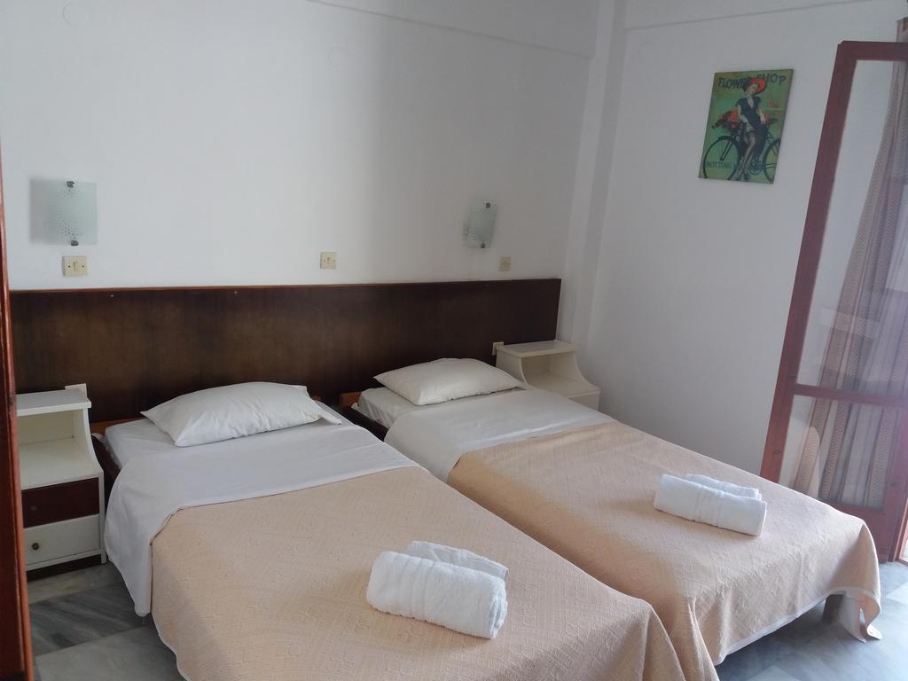 Harry'S Bar & Apartments 1 Acharavi  Ngoại thất bức ảnh