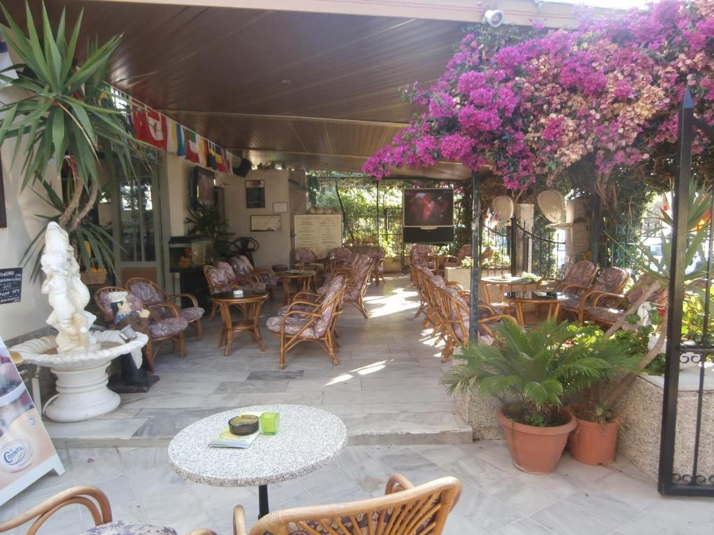 Harry'S Bar & Apartments 1 Acharavi  Ngoại thất bức ảnh