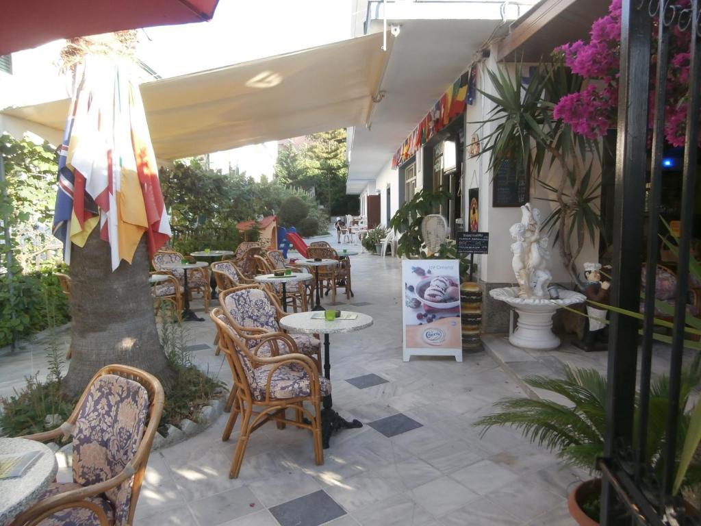 Harry'S Bar & Apartments 1 Acharavi  Ngoại thất bức ảnh